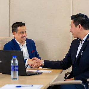 verificați disponibilitatea
